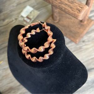 Curly clutch less hoop shiny copper earrings